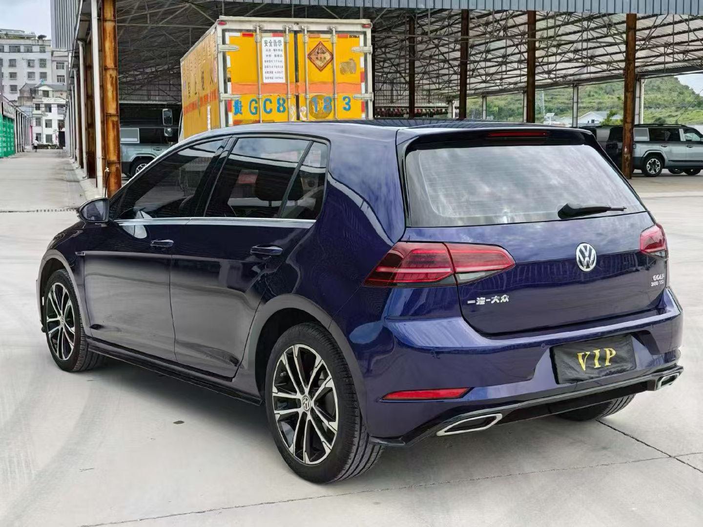 Volkswagen Golf 2018 car image #9