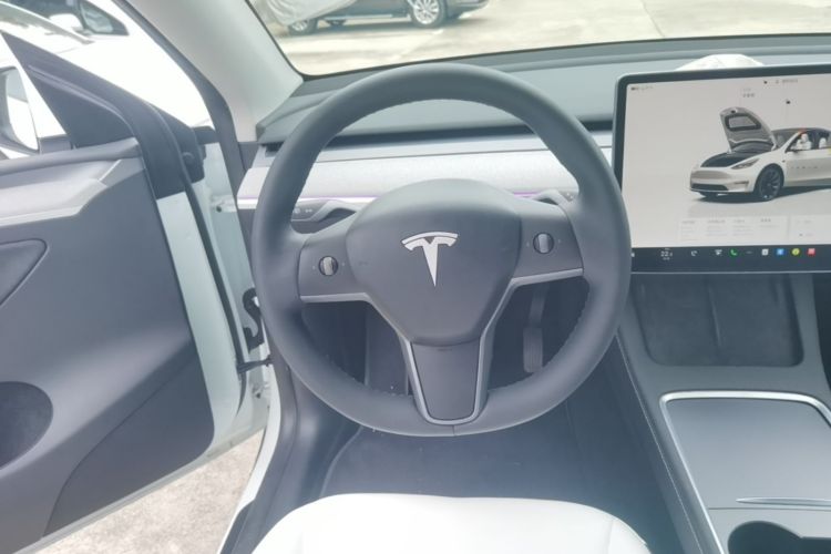 Tesla Model Y 2024 #11 Tesla Model Y 2024 car image #11