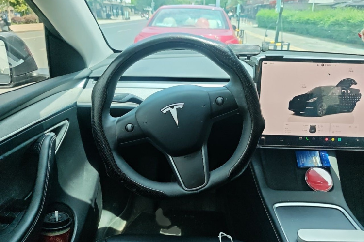 Tesla Model Y 2024 car image #15
