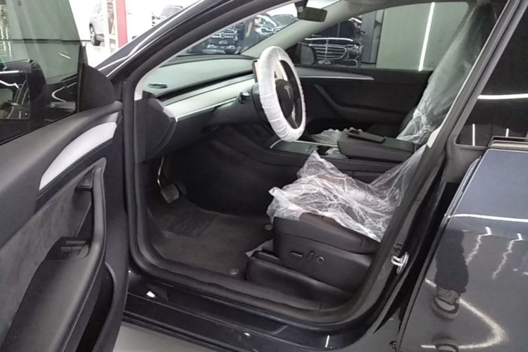 Tesla Model Y 2024 #15 Tesla Model Y 2024 car image #15