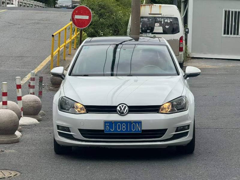 Volkswagen Golf 2016 car image #2