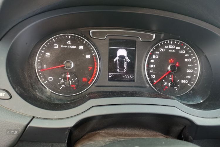 Audi Q3 2017 car image #13