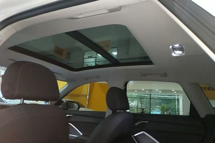 Audi Q3 2021 car image #18