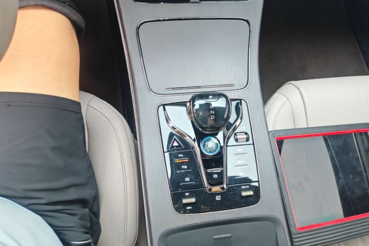 BYD Han 2025 car image #14