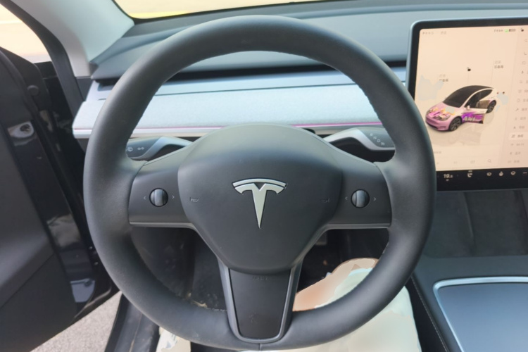 Tesla Model Y 2024 car image #11
