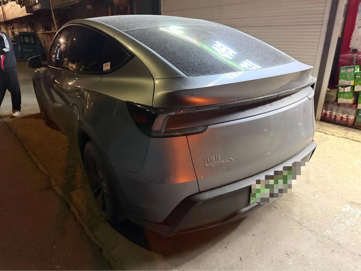 Tesla Model Y 2026 #4 Tesla Model Y 2026 immagine di auto #4