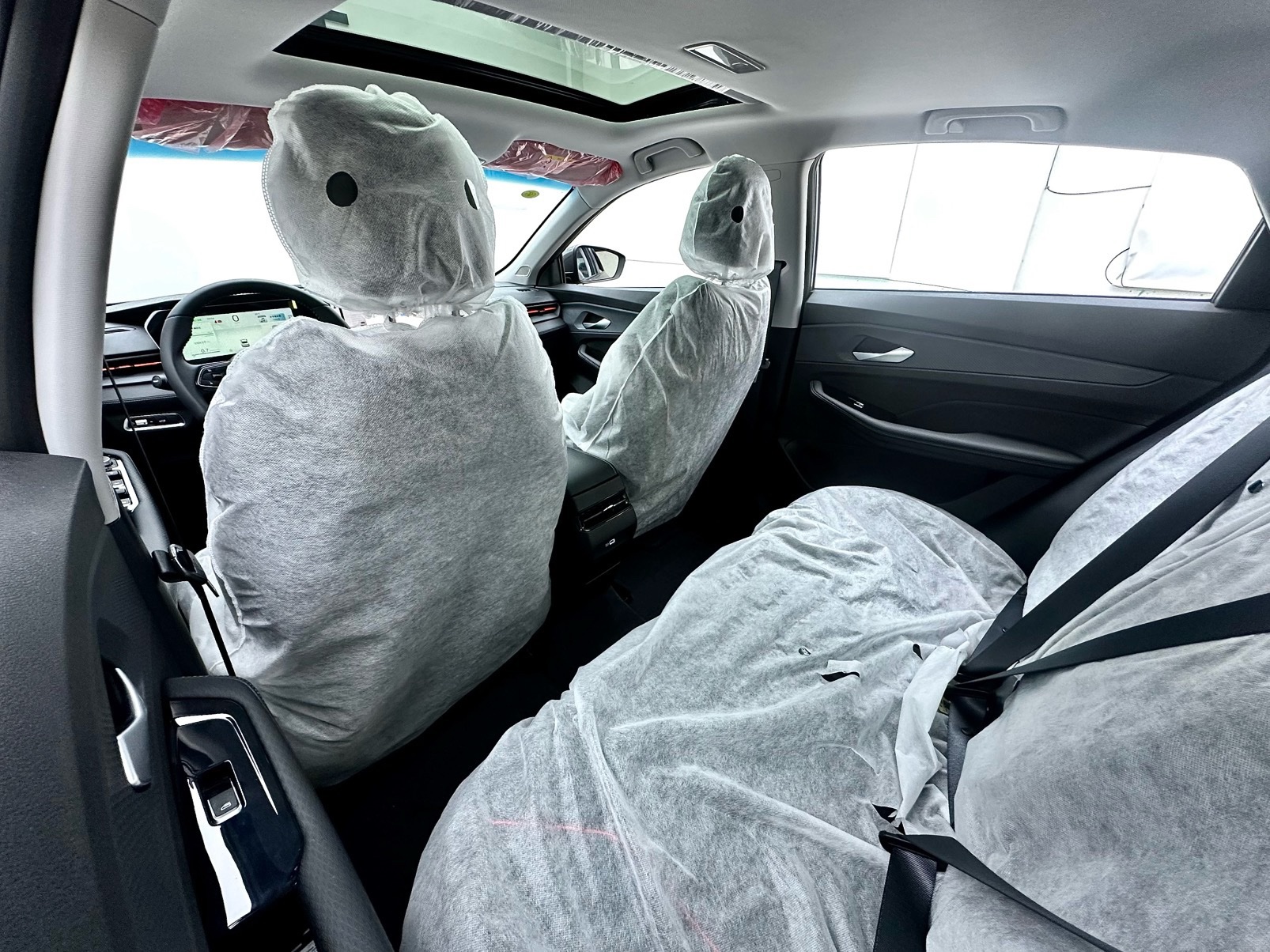 GEELY Binray 2026 car image #4