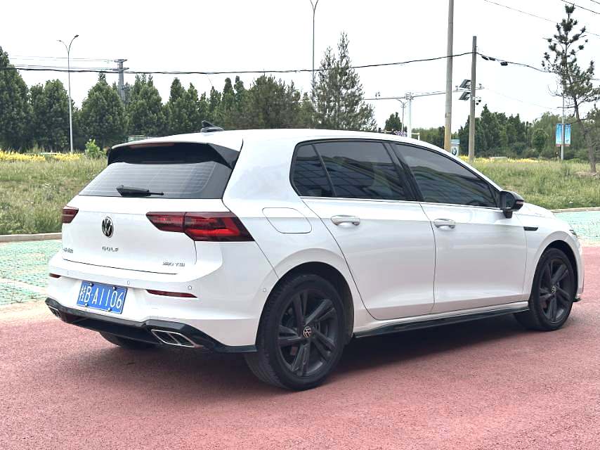Volkswagen Golf 2023 car image #4