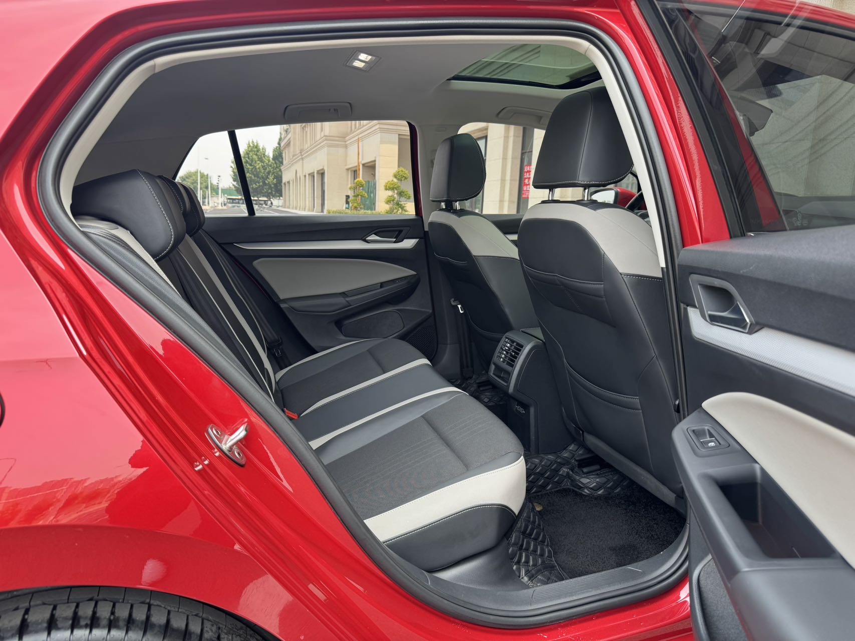 Volkswagen Golf 2021 car image #10