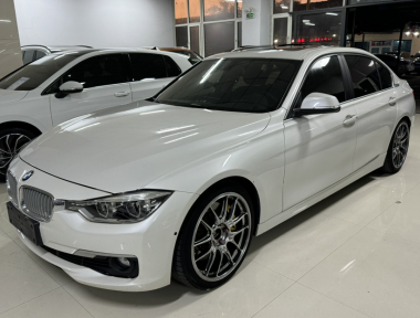 BMW 3 Series 2019 car image 