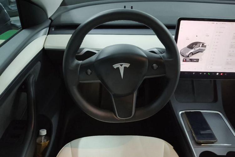 Tesla Model Y 2022 car image #11