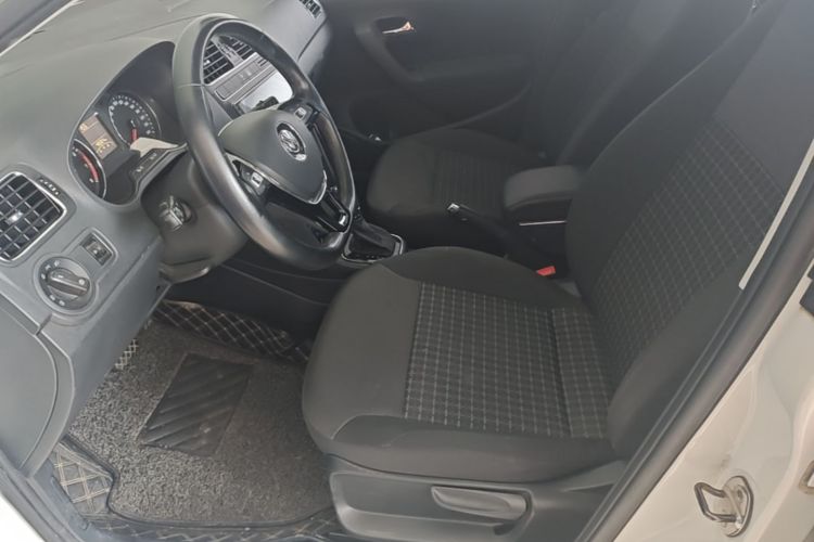 Volkswagen Polo 2017 car image #15