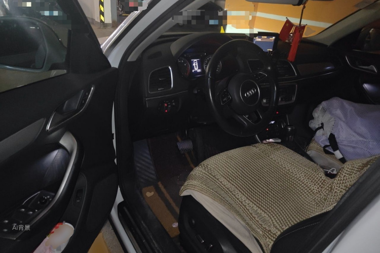 Audi Q3 2016 car image #18