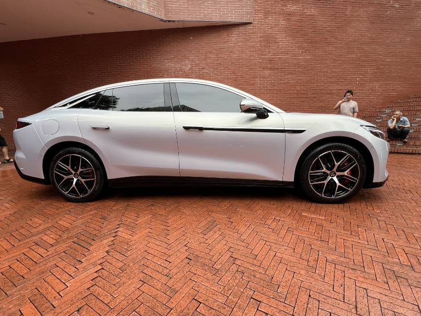 BYD HanL 2025 car image #5