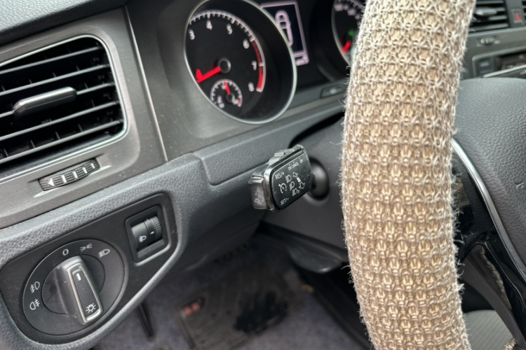 Volkswagen Golf 2016 car image #13