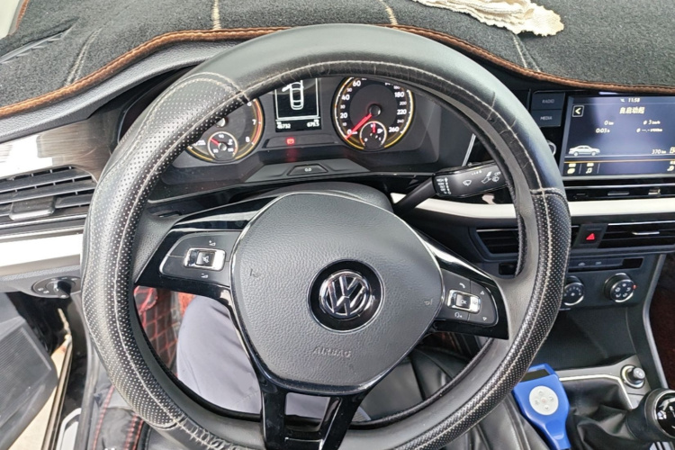 Volkswagen Lavida 2018 car image #15