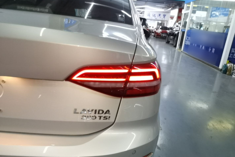 Volkswagen Lavida 2018 car image #8
