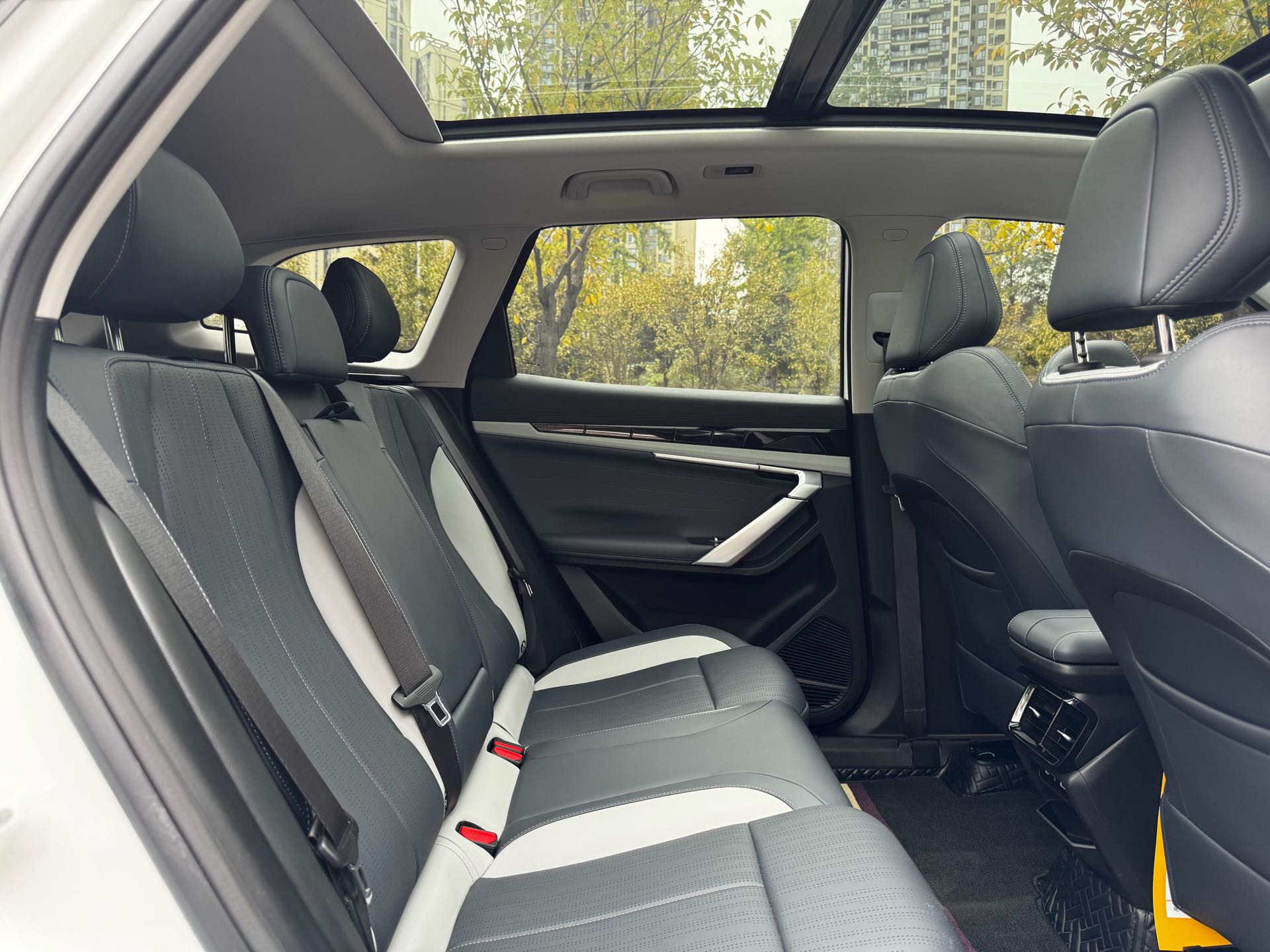 GEELY Boyue L 2024 car image #11