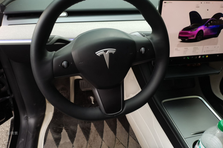 Tesla Model Y 2023 #12 Tesla Model Y 2023 car image #12