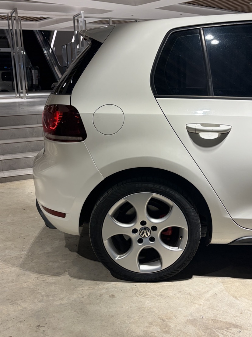 Volkswagen GolfGTI 2011 car image #2