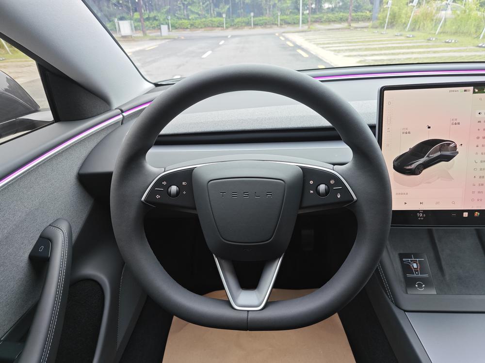 Tesla Model 3 2024 car image #12