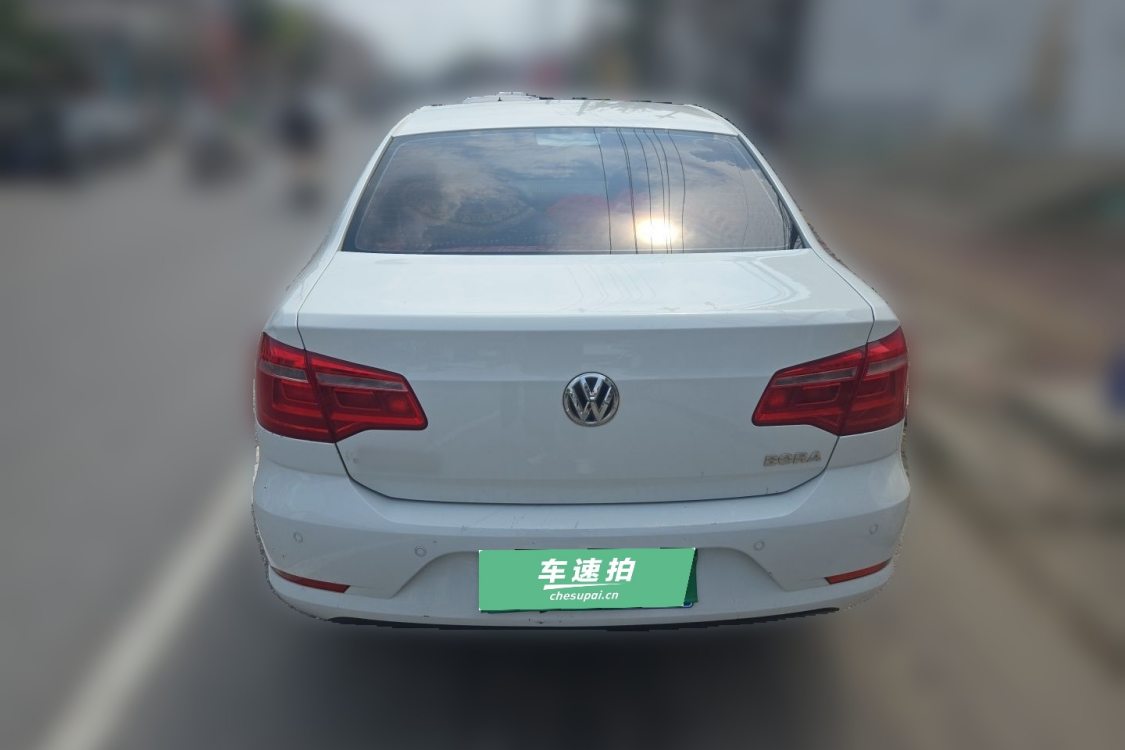 Volkswagen Bora 2015 car image #6