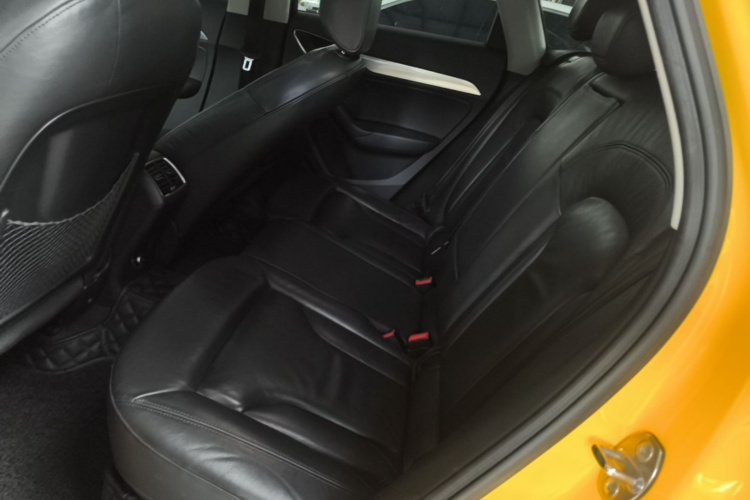Audi Q3 2016 car image #17