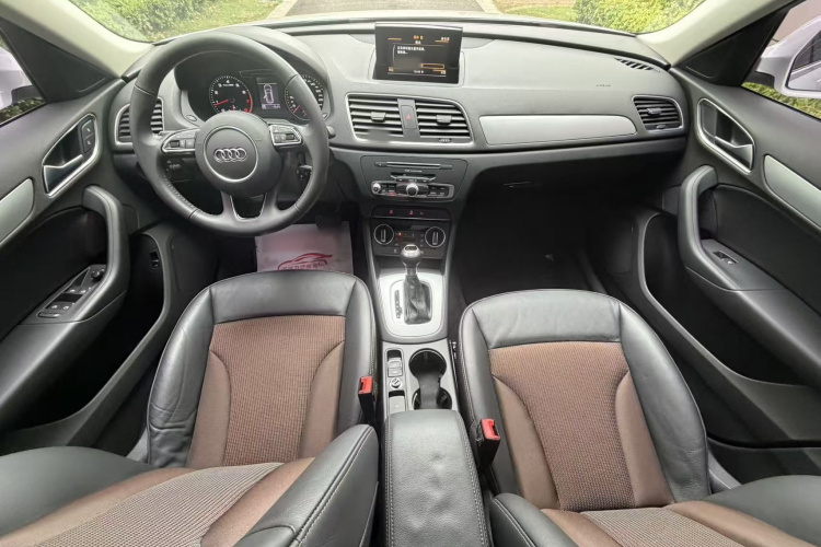 Audi Q3 2019 car image #11