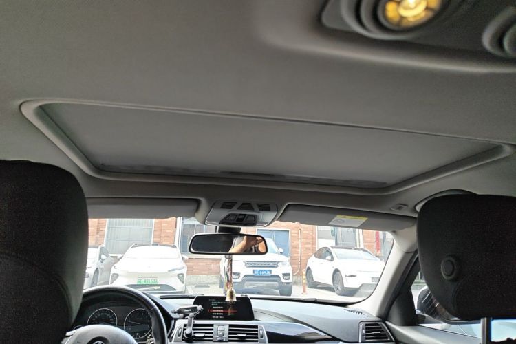 BMW 3 Series 2018 car image #20