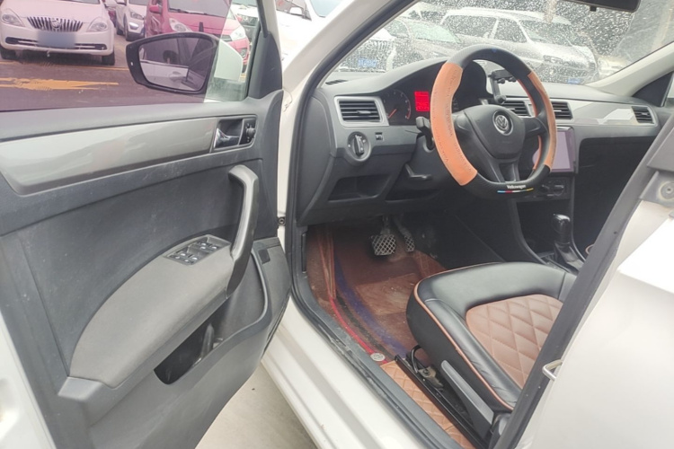Volkswagen Santana 2017 car image #16