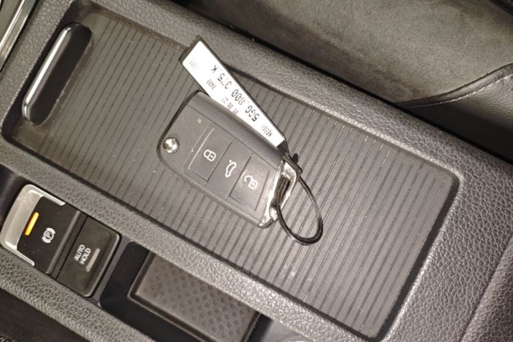 Volkswagen Golf 2020 car image #9