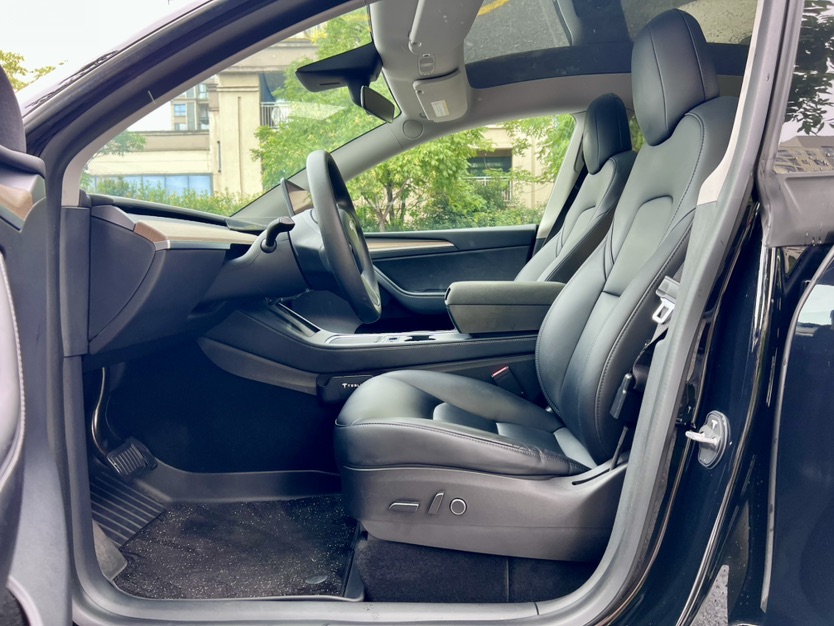 Tesla Model Y 2022 car image #9