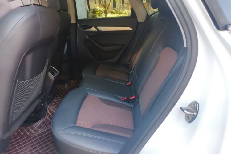 Audi Q3 2017 car image #17
