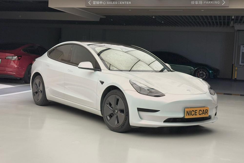 Tesla Model 3 2022 car image #3