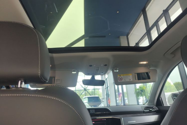 Audi Q3 2021 car image #18