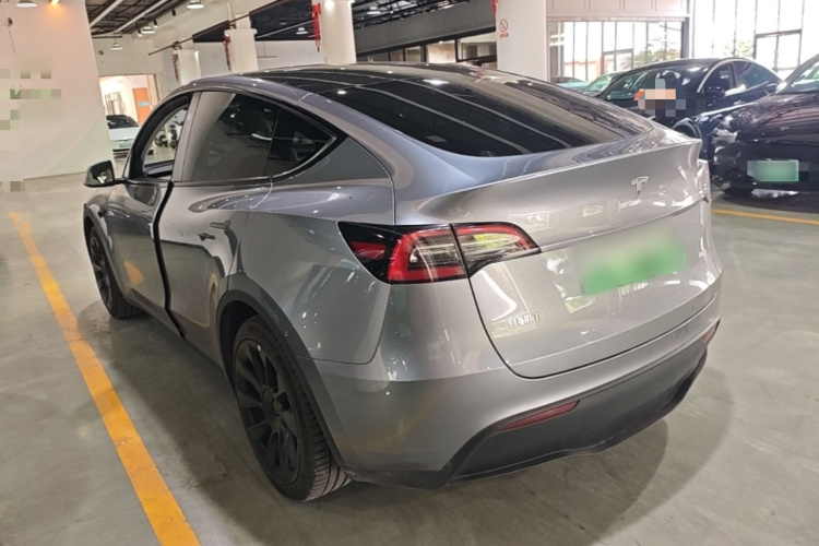 Tesla Model Y 2024 #5 Tesla Model Y 2024 car image #5