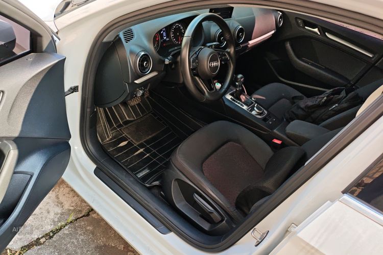 Audi A3 2018 car image #18