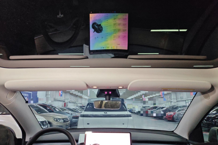 Tesla Model Y 2023 car image #18
