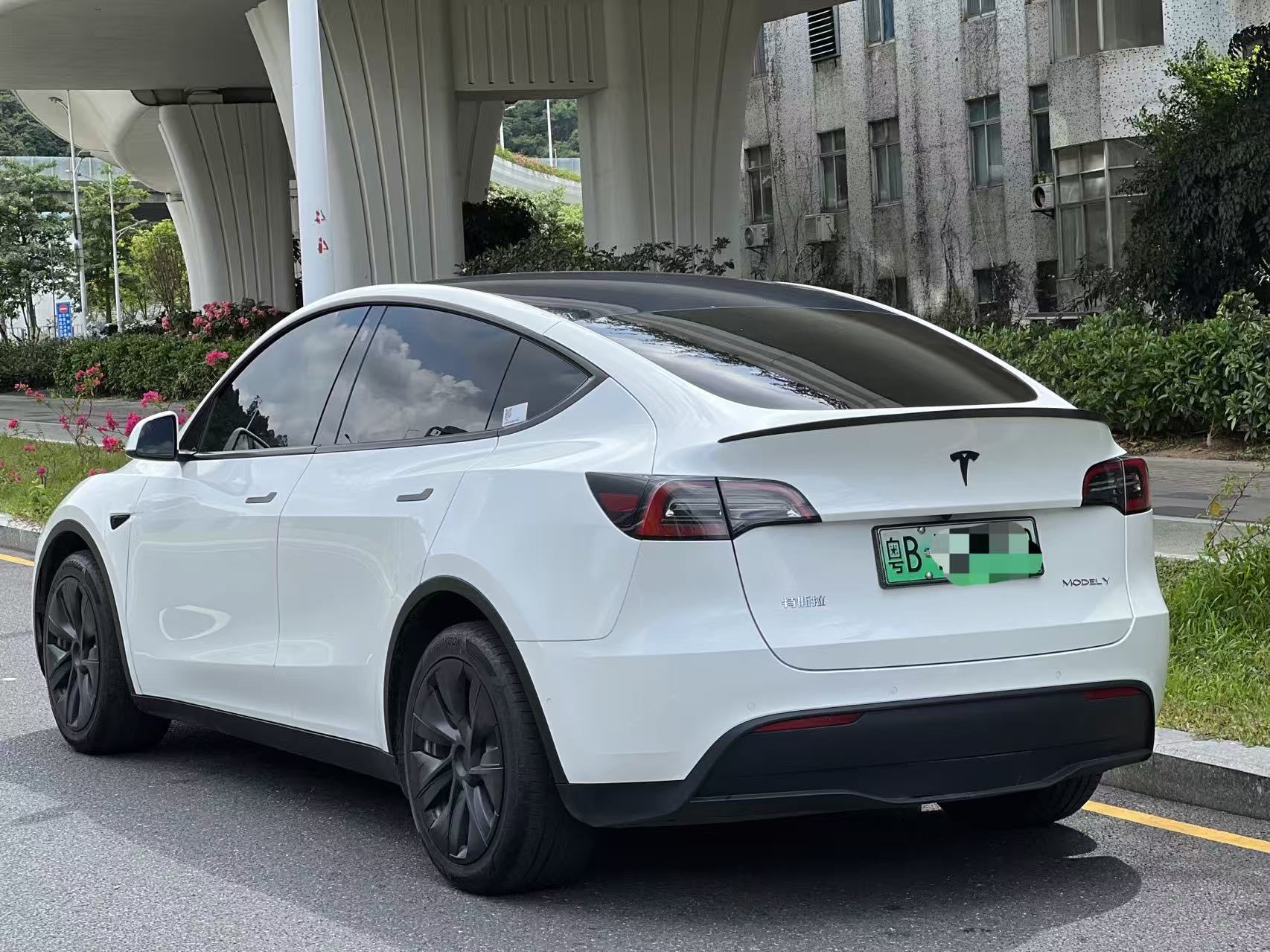 Tesla Model Y 2021 car image #4