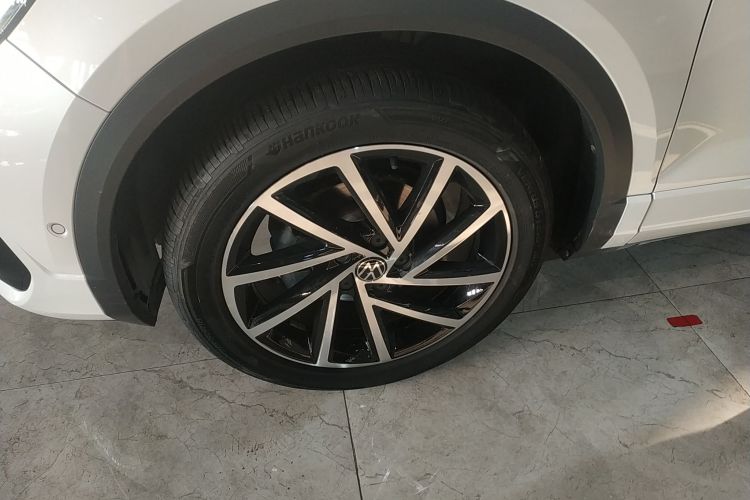 Volkswagen T-Roc 2023 car image #9
