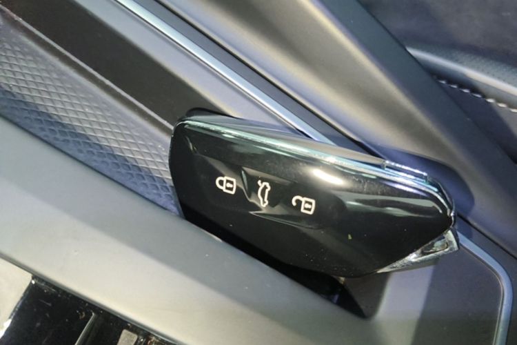 Volkswagen Golf 2022 car image #9