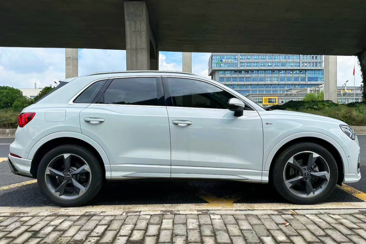 Audi Q3 2024 car image #4