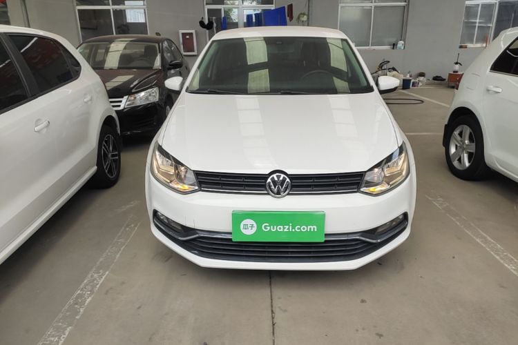 Volkswagen Polo 2016 car image #3
