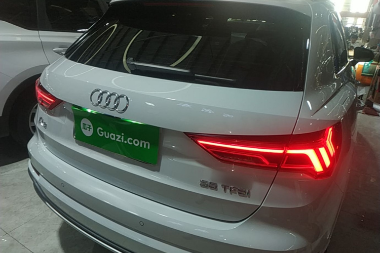 Audi Q3 2022 car image #7