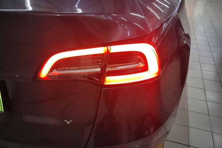 Tesla Model Y 2024 #8 Tesla Model Y 2024 car image #8