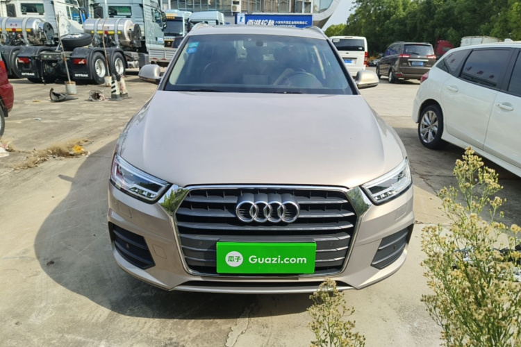 Audi Q3 2019 car image #3