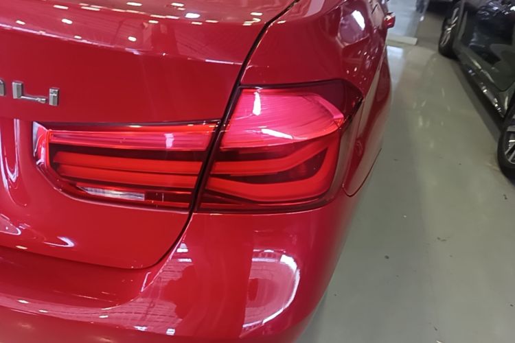 BMW 3 Series 2018 #8 BMW 3 Series 2018 car image #8