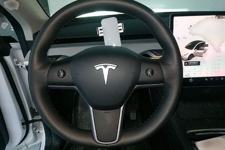 Tesla Model Y 2024 car image #11