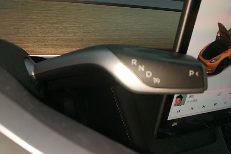 Tesla Model Y 2021 immagine di auto #14
