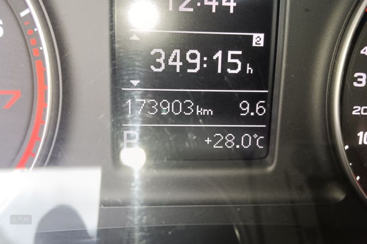 Audi Q3 2017 car image #14
